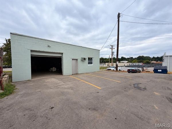 9797 St Charles Lane , St Louis, MO 63074
