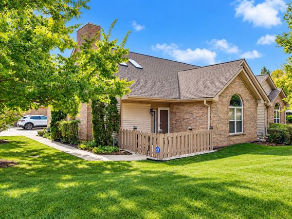 183 Canterbury Court, Bloomingdale, IL 60108