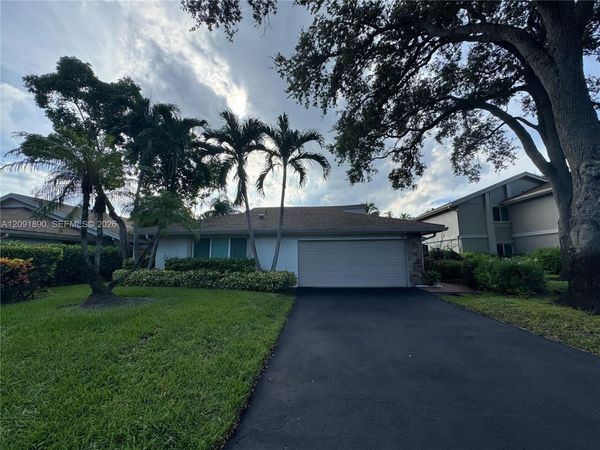 76 Ivy Rd , Hollywood, FL 33021