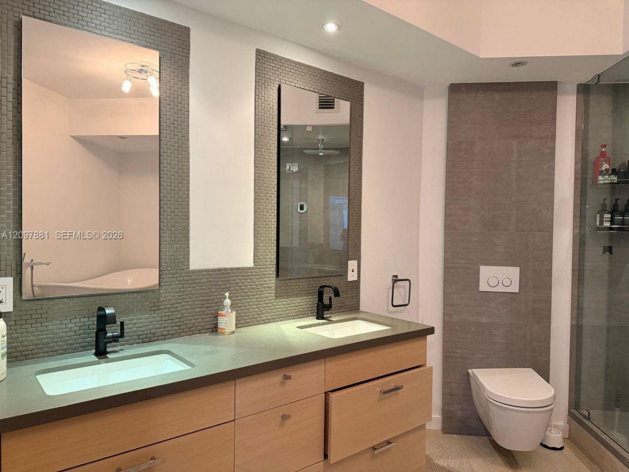 1 Century Ln, Unit 605, Miami Beach, FL 33139 Photo