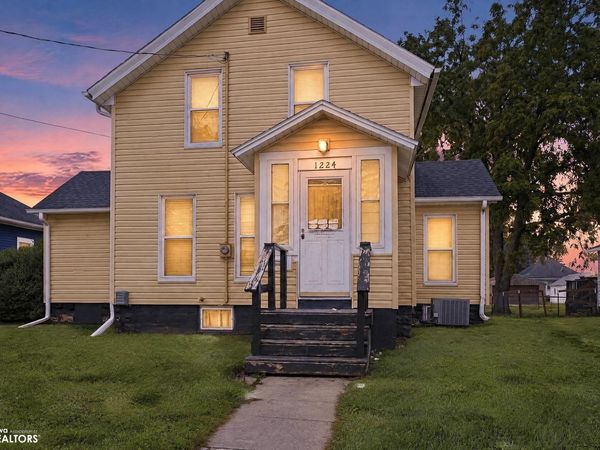 1224 N Madison Avenue, Mason City, IA 50401