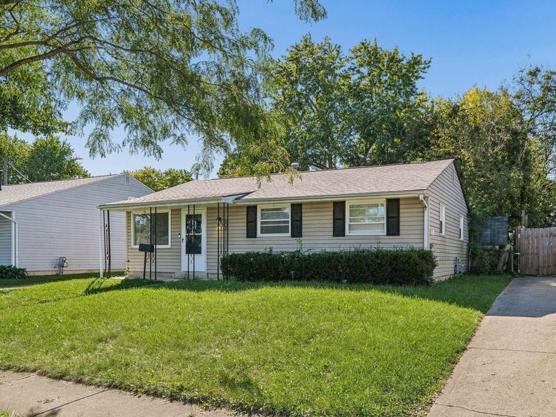 809 Maurine Drive, Columbus, OH 43228 Photo 2