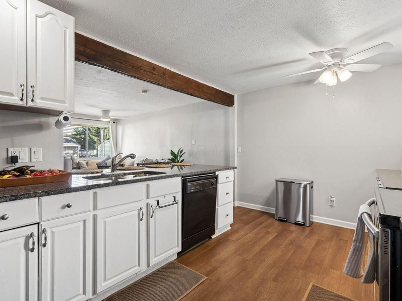 809 Maurine Drive, Columbus, OH 43228 Photo 8
