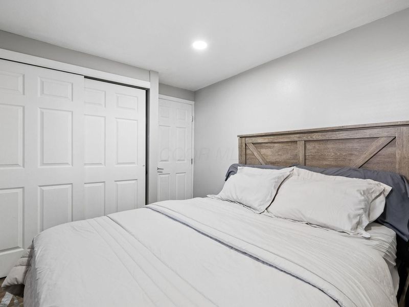 809 Maurine Drive, Columbus, OH 43228 Photo 9