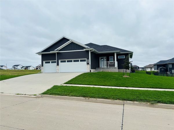 1422 Eagleview Drive , Fairfax, IA 52228