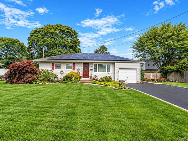 3 Gale Road , Oakdale, NY 11769