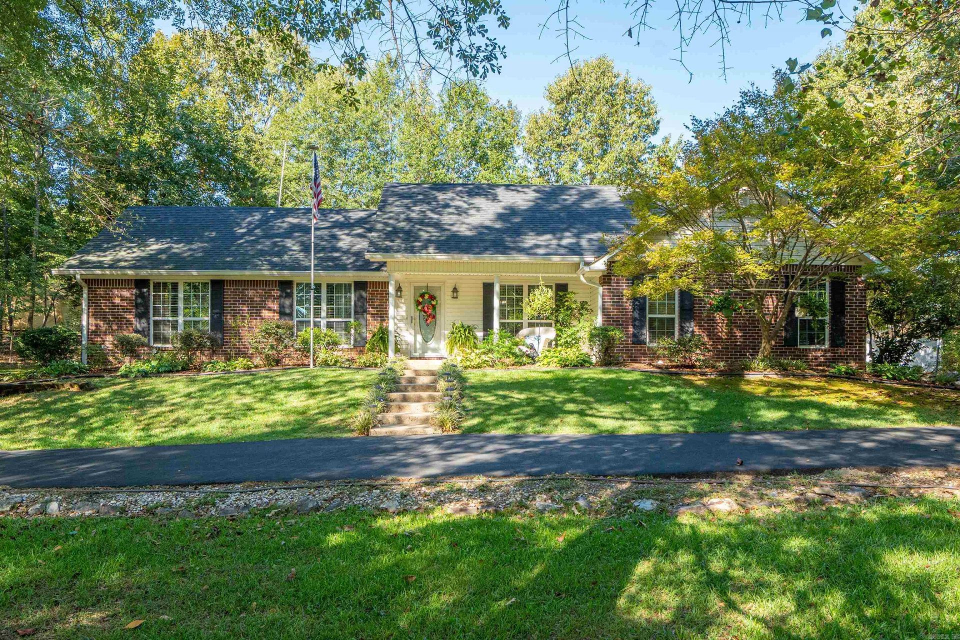 291 Whispering winds Dr Traskwood, AR 72167
