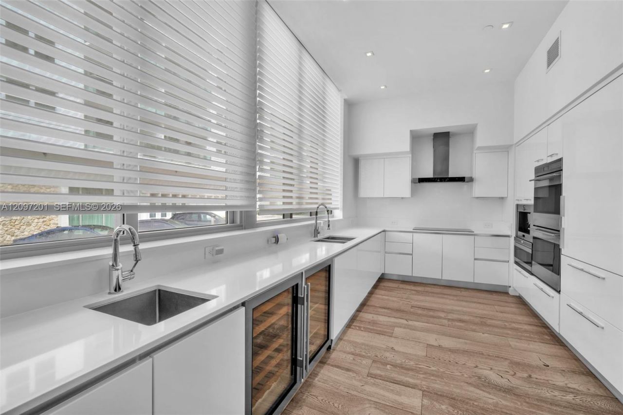 9501 Collins Ave , Unit 1, Surfside, FL 33154 Photo