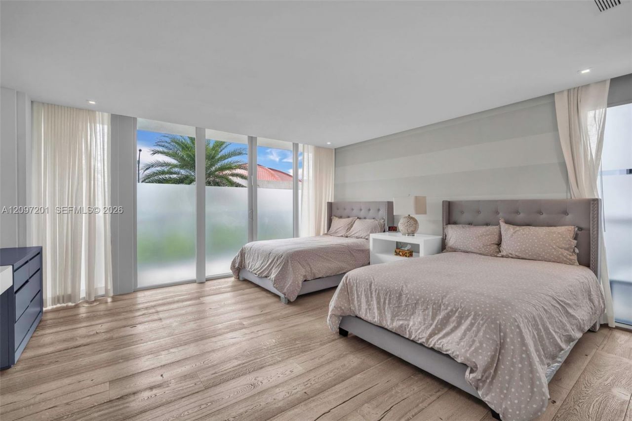 9501 Collins Ave , Unit 1, Surfside, FL 33154 Photo