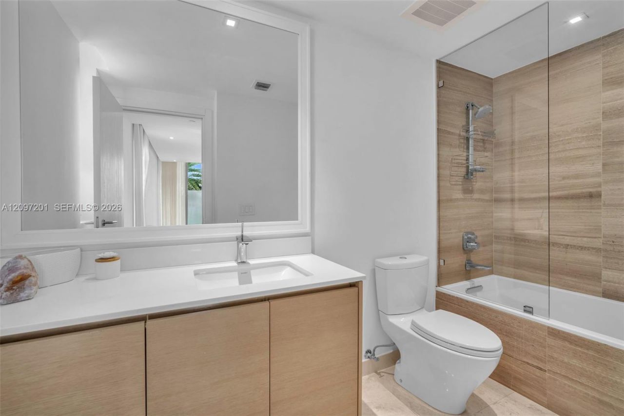 9501 Collins Ave , Unit 1, Surfside, FL 33154 Photo