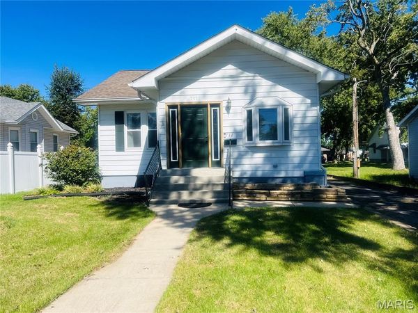 711 W Church Street , Mascoutah, IL 62258