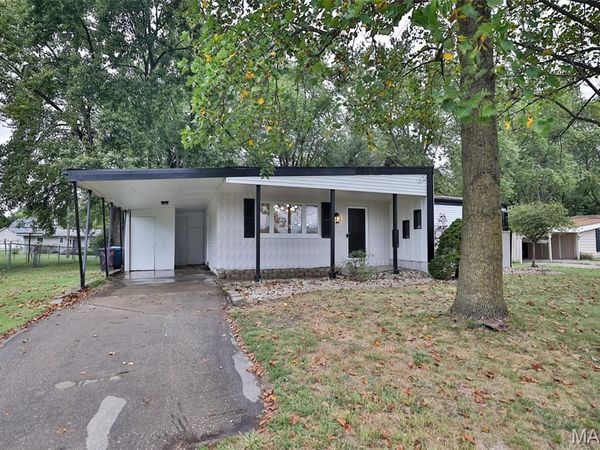 1022 Helvetia Drive , Highland, IL 62249