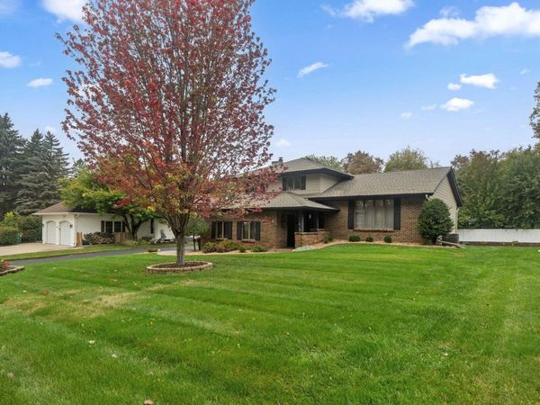 481 Marie Avenue W, West Saint Paul, MN 55118