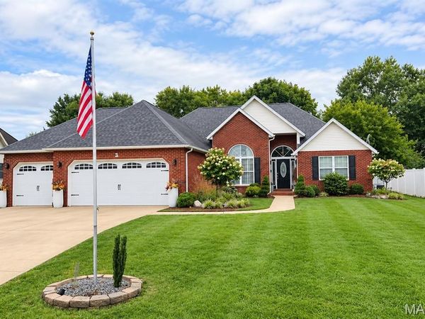 184 Heatherland Drive, Bethalto, IL 62010