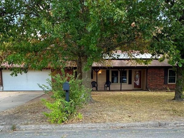 745 42nd Street SW, Paris, TX 75460