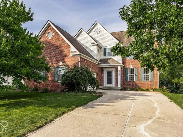 6765 Woodcliff Circle , Zionsville, IN 46077