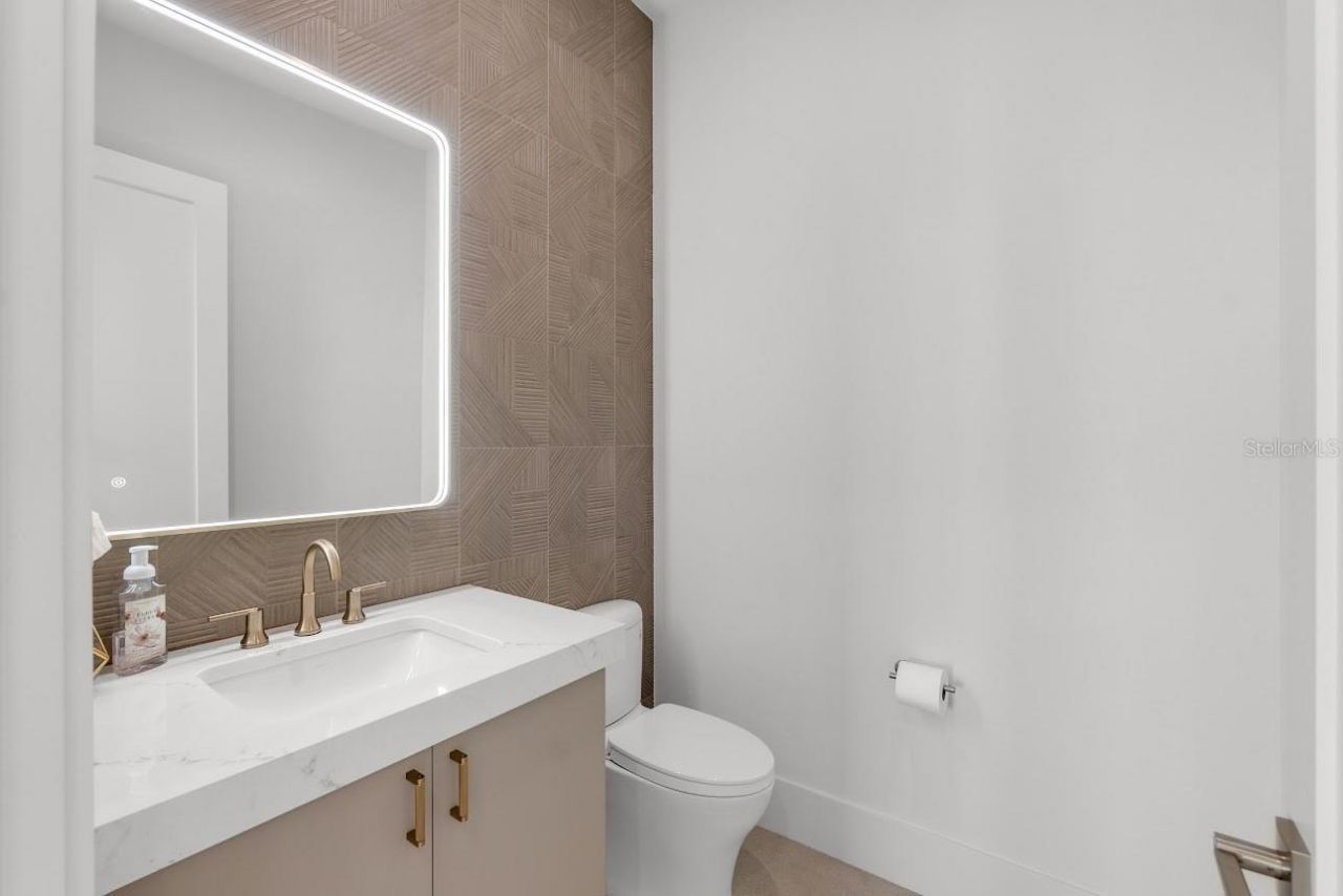 2425 Temple Street, Sarasota, FL 34239 Photo