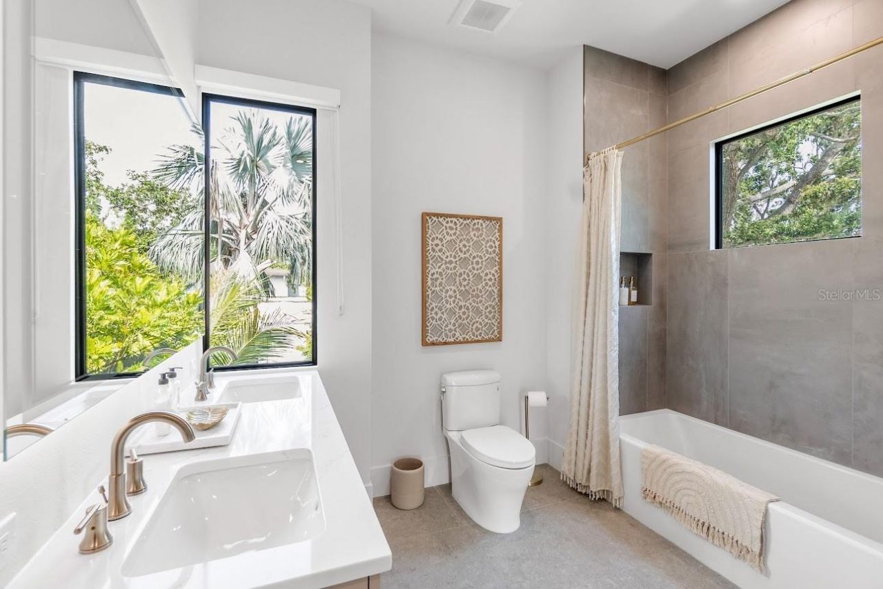 2425 Temple Street, Sarasota, FL 34239 Photo