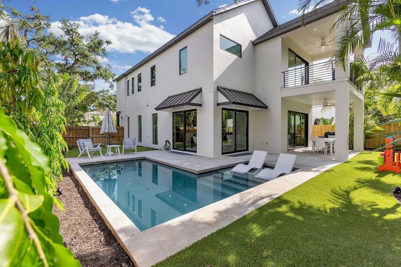 2425 Temple Street, Sarasota, FL 34239 Photo