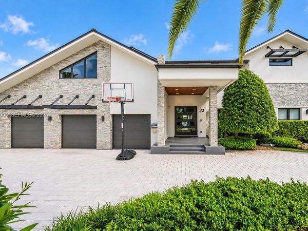 33 Pelican Dr , Fort Lauderdale, FL 33301