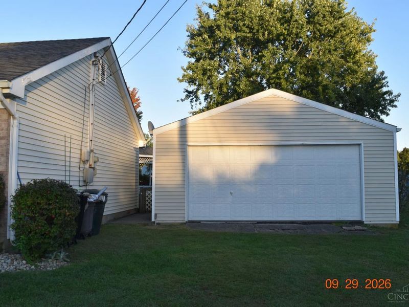 1548 Lost Lake Court, Sterling Township, OH 45176 Photo 4