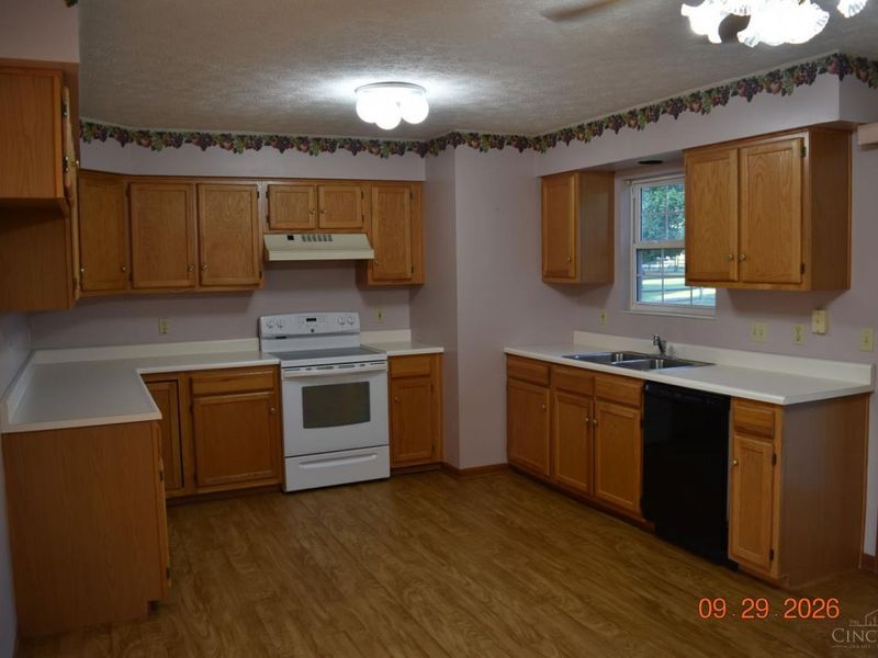 1548 Lost Lake Court, Sterling Township, OH 45176 Photo 6