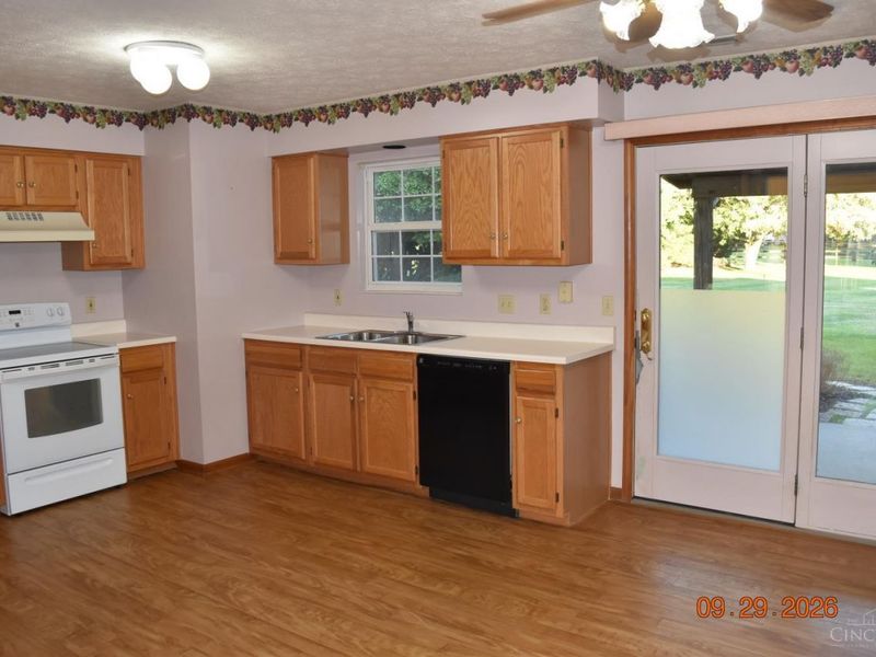 1548 Lost Lake Court, Sterling Township, OH 45176 Photo 7