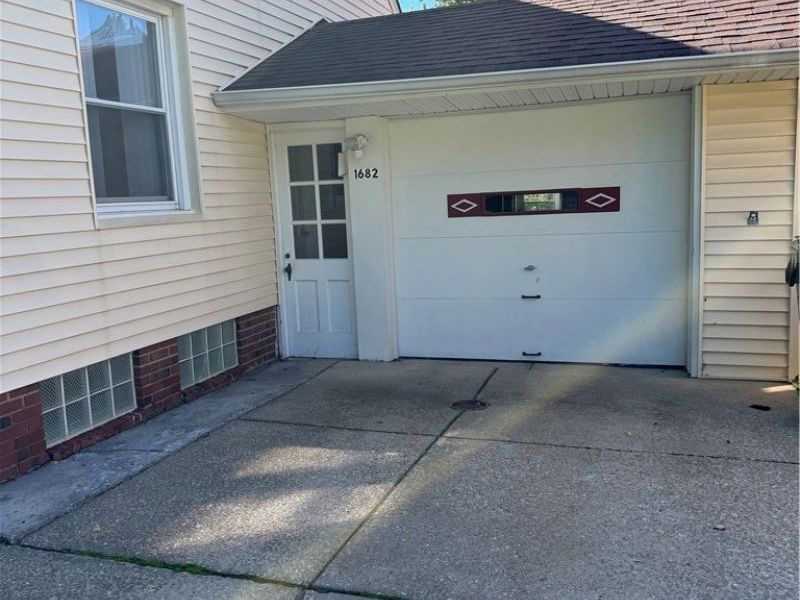 1682 Longwood Drive, Mayfield Heights, OH 44124 Photo 2