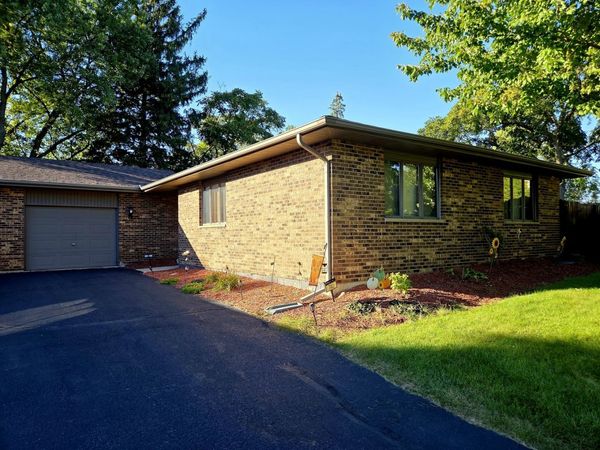 740 Tara Drive , Woodstock, IL 60098