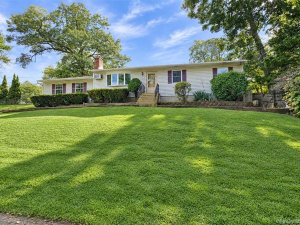 2 Renwick Road , Ronkonkoma, NY 11779