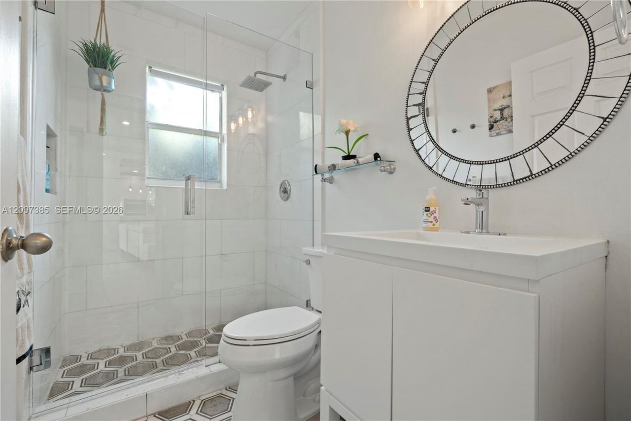 945 NE 78th St , Miami, FL 33138 Photo