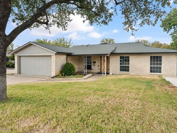 2100 Rockmoor Drive , Edgecliff Village, TX 76134