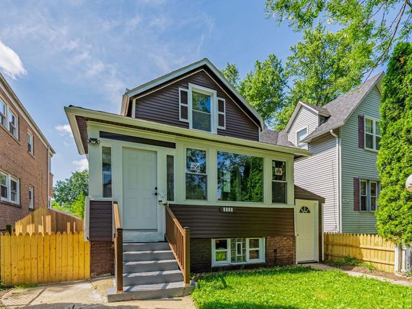 1914 Foster Street , Evanston, IL 60201