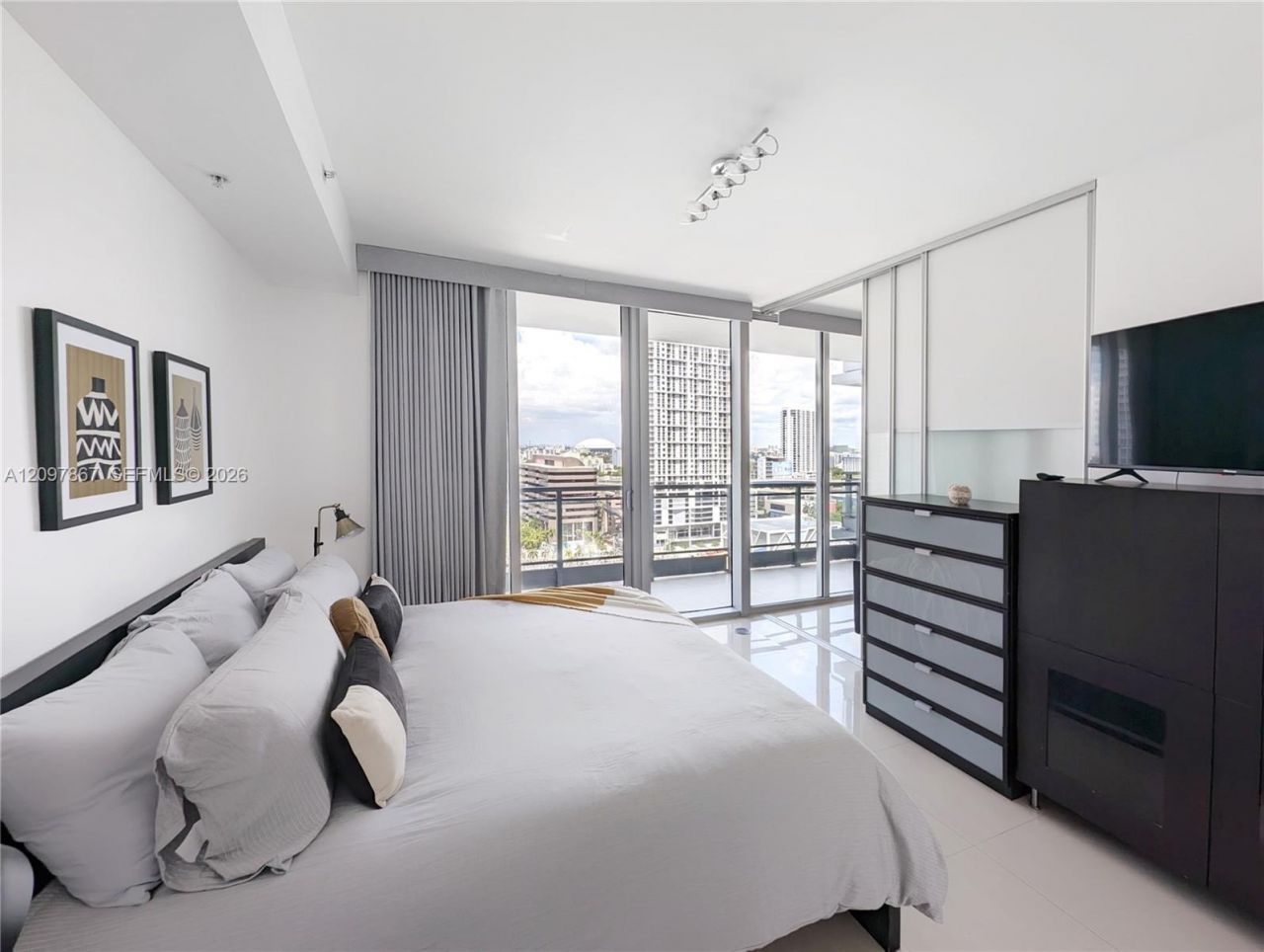 92 SW 3rd St , Unit 1908, Miami, FL 33130 Photo