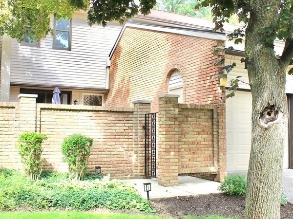 1060 Willow Grove Court, Rochester, Mi 48307
