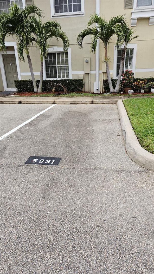 5931 Glasgow Way , Unit 5931, Tamarac, FL 33321 Photo