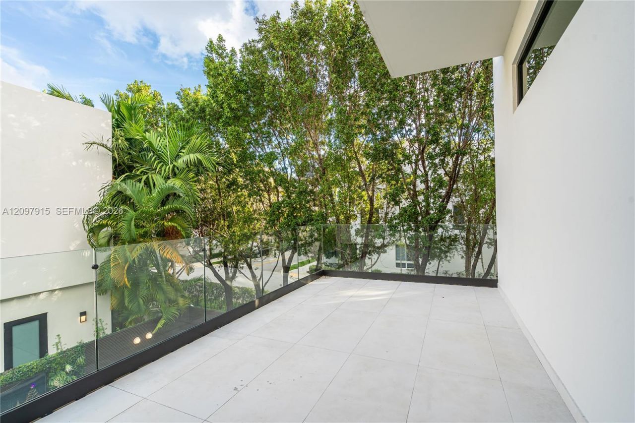 10540 NW 67th Ter , Doral, FL 33178 Photo