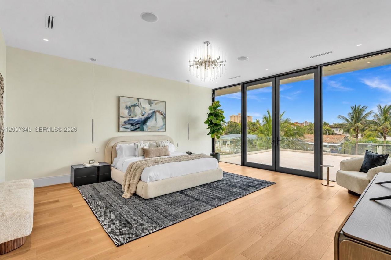 13045 Coronado Ter, North Miami, FL 33181 Photo