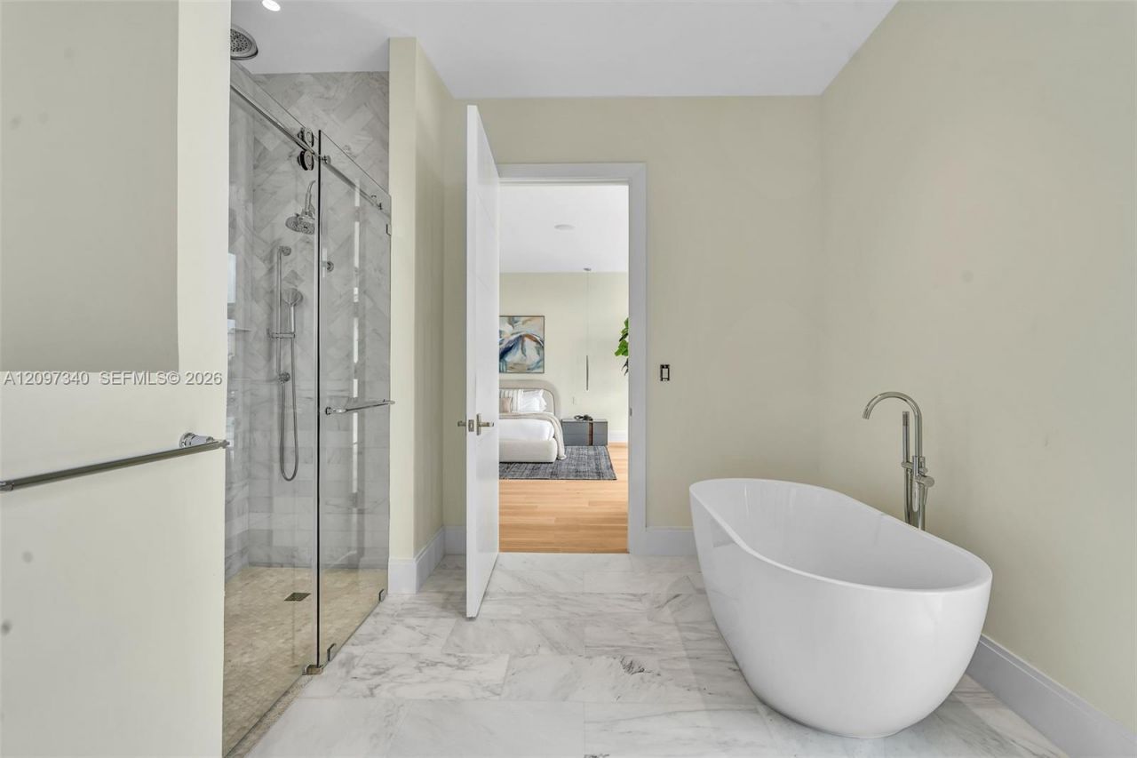 13045 Coronado Ter, North Miami, FL 33181 Photo