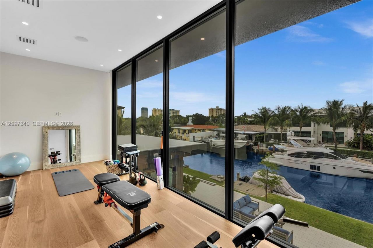 13045 Coronado Ter, North Miami, FL 33181 Photo