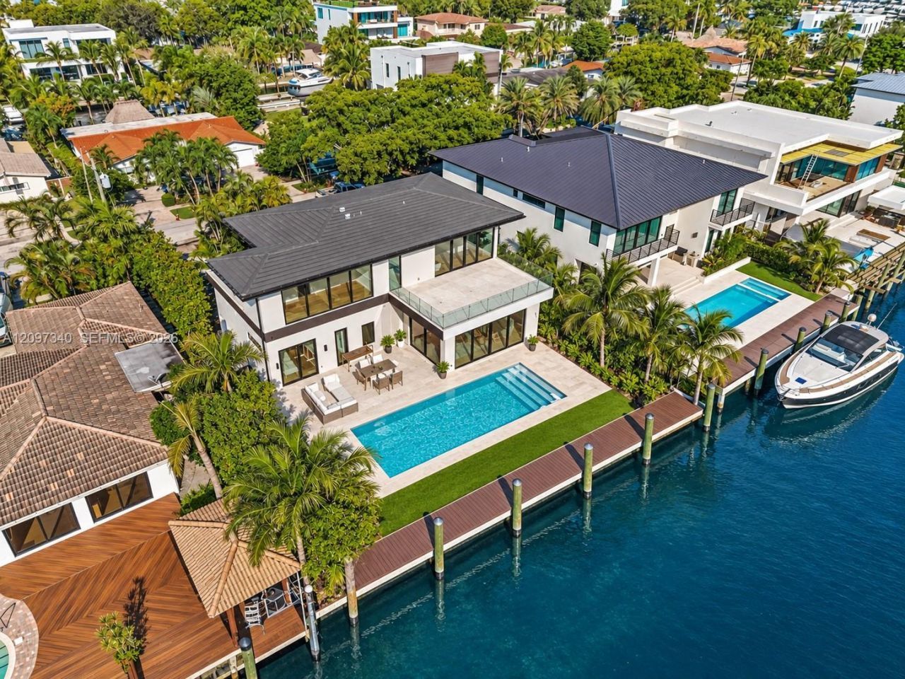 13045 Coronado Ter, North Miami, FL 33181 Photo