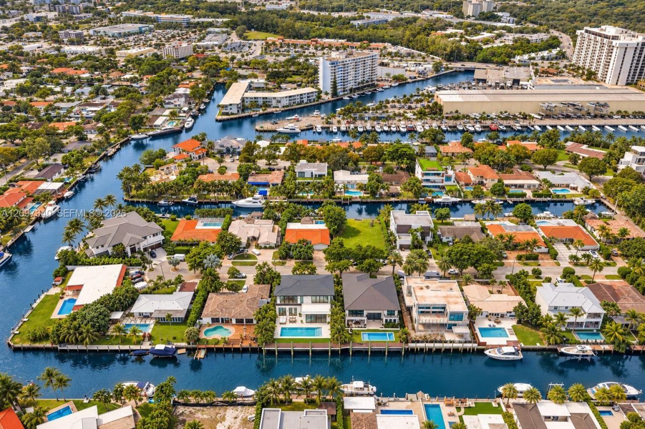 13045 Coronado Ter, North Miami, FL 33181 Photo