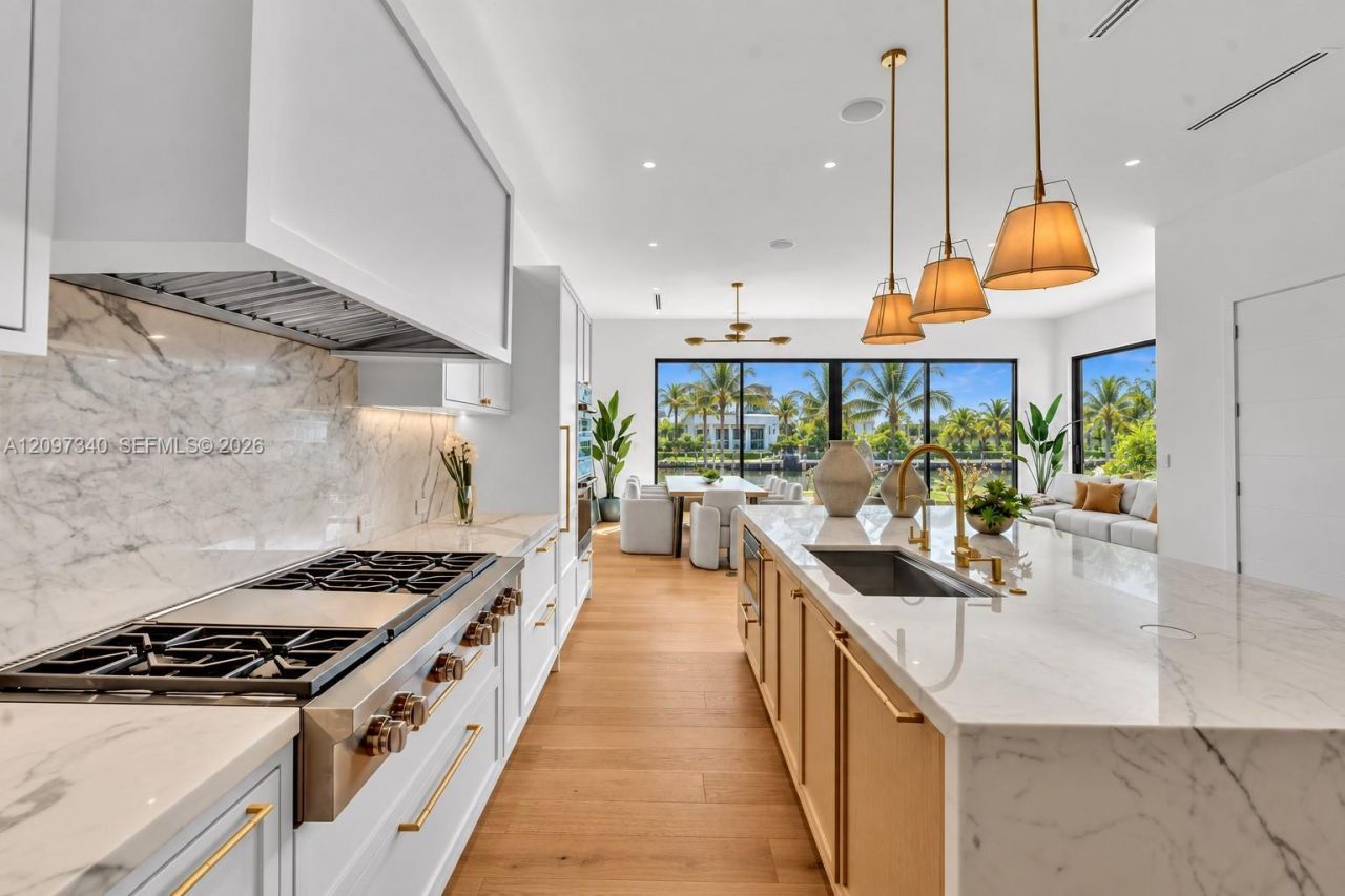13045 Coronado Ter, North Miami, FL 33181 Photo