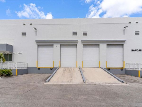 7900 NW 71st St , Medley, FL 33166