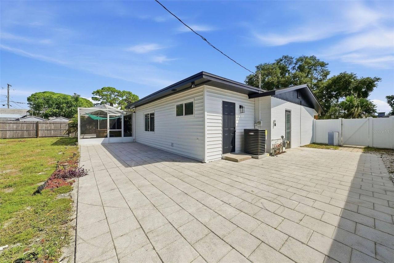 3360 70 Street N, Saint Petersburg, FL 33710 Photo