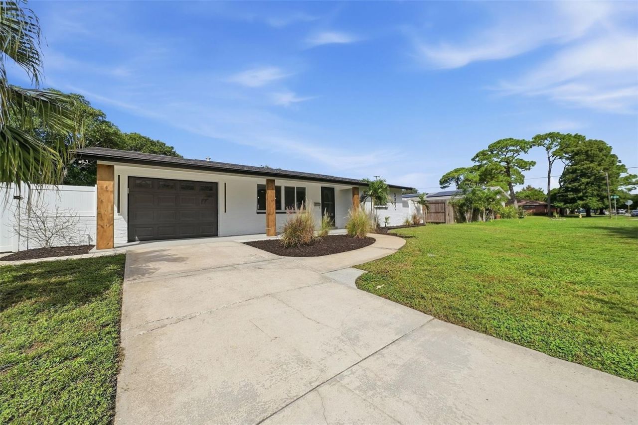 3360 70 Street N, Saint Petersburg, FL 33710 Photo