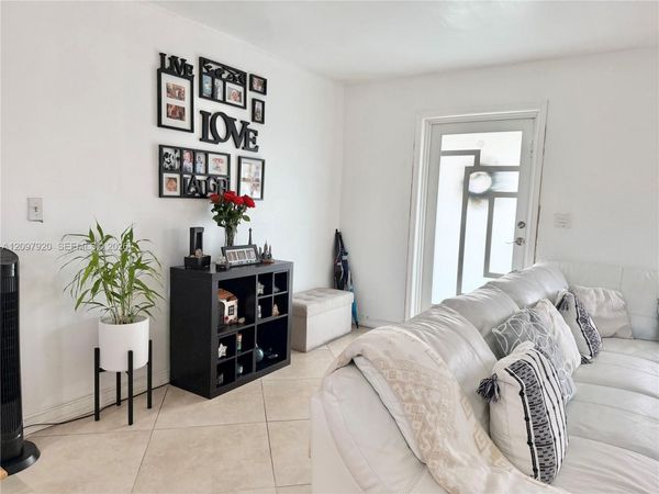720 SW 64th Way, Pembroke Pines, FL 33023