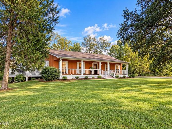 1228 N A Sandifer Highway, Silver Creek, MS 39663