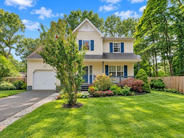 22 Logan Place , Mastic, NY 11950