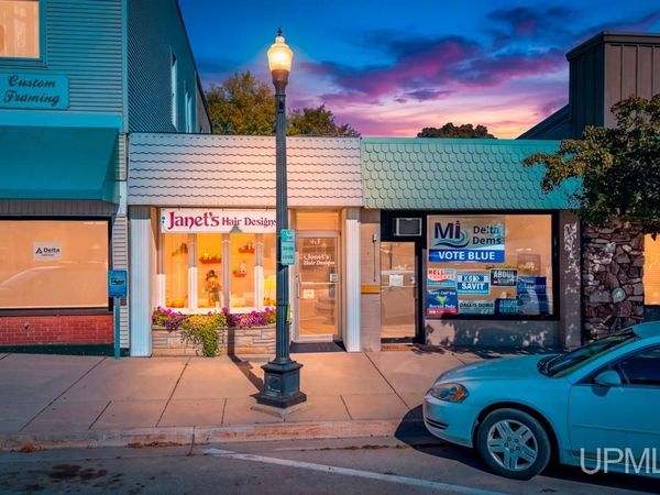 918.5 Delta Avenue, Gladstone, MI 49837